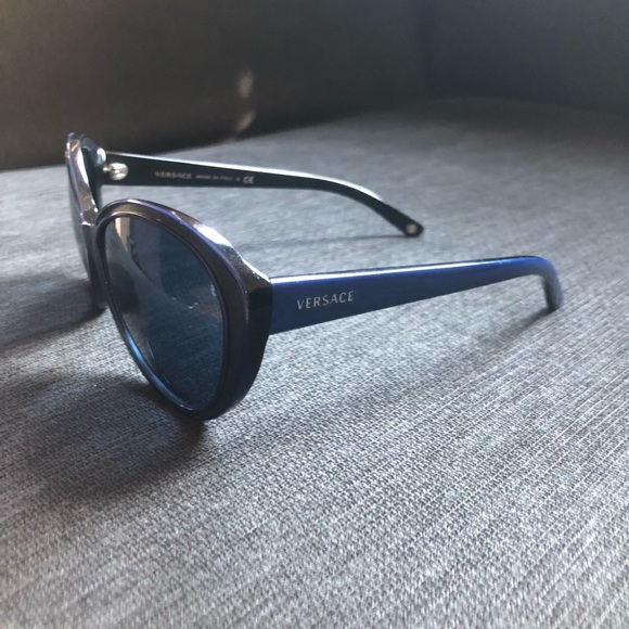 Versace sunglasses - Picture 2 of 8